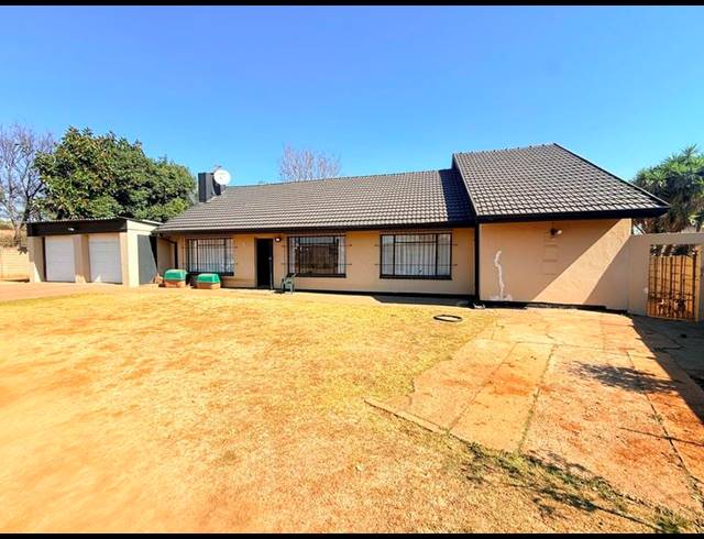 3 BEDROOM HOUSE FOR SALE IN CRESSLAWN